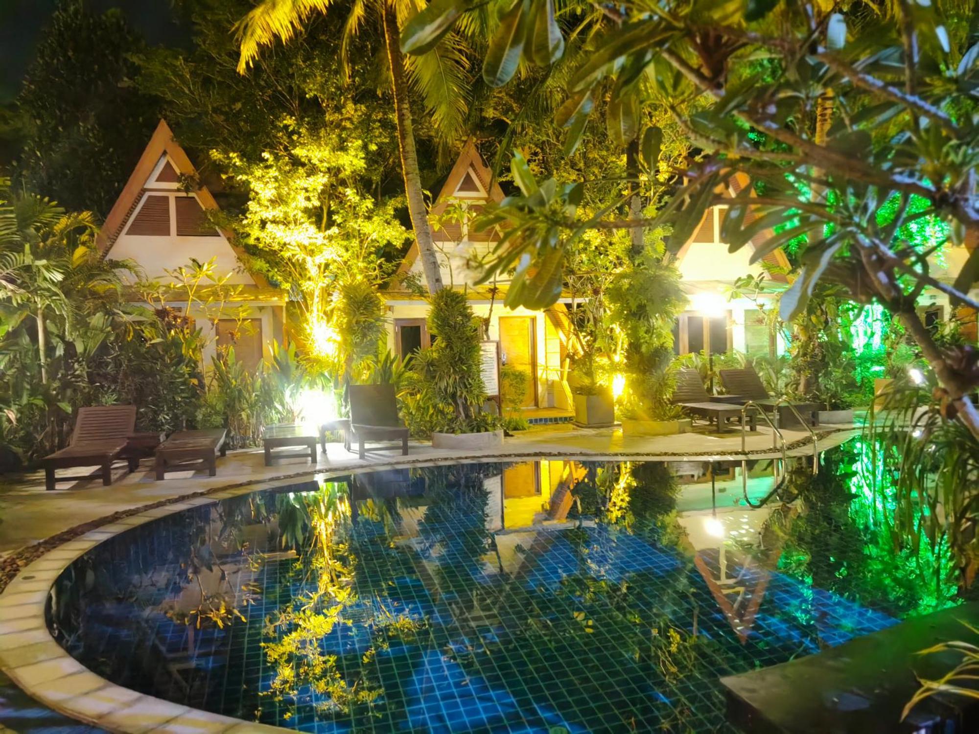 Phuket Meet Holiday Hotel 普吉岛相遇酒店 Rawai Exteriör bild