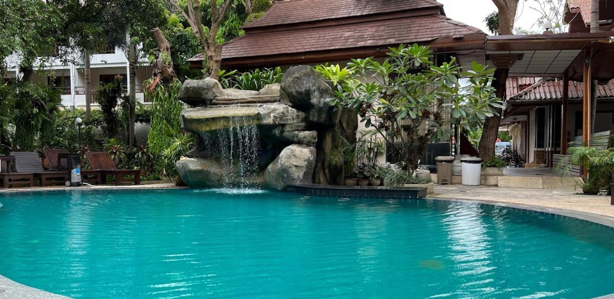 Phuket Meet Holiday Hotel 普吉岛相遇酒店 Rawai Exteriör bild